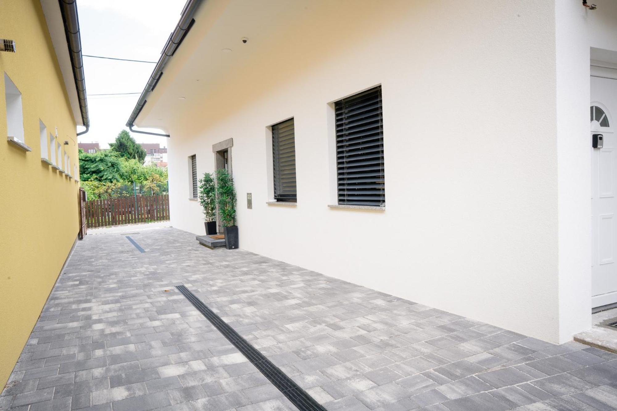 Anita'S Studio Apartments Ljubljana Ngoại thất bức ảnh