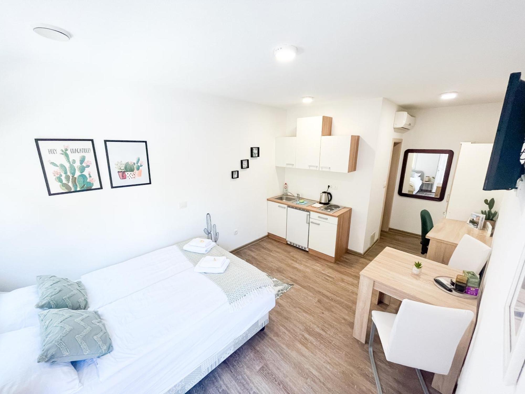 Anita'S Studio Apartments Ljubljana Ngoại thất bức ảnh